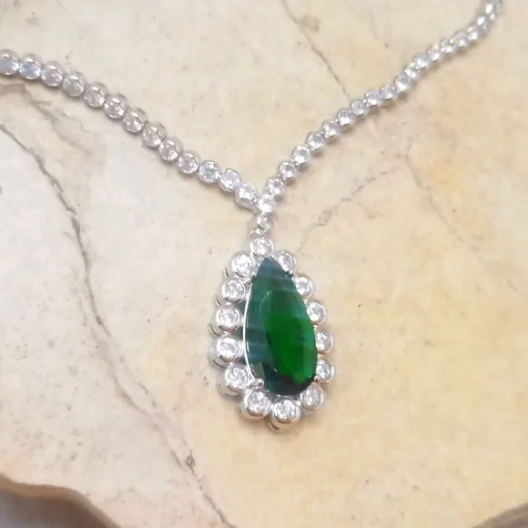 Stunning Emerald and white Bezel Set Diamond CZ 926 Lariat Necklace